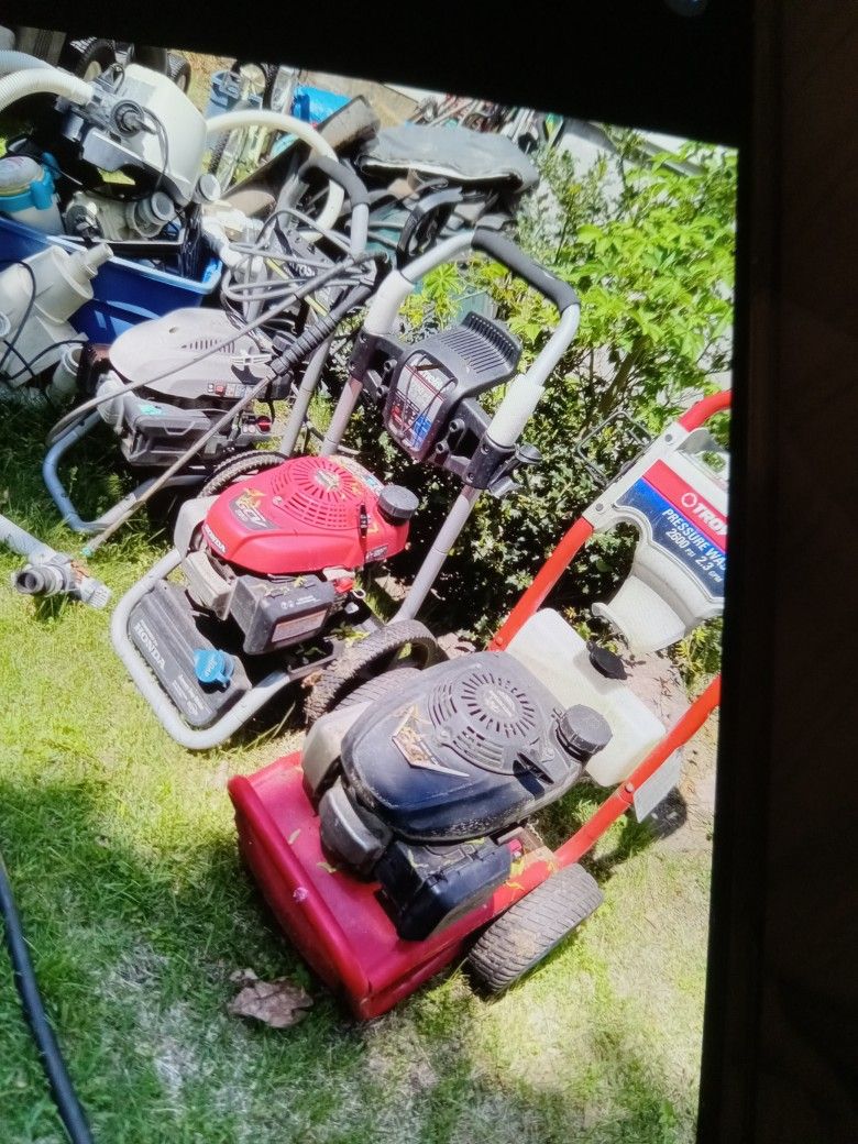 3 Gas Powerwashers. 2 Honda One Ryobi