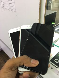 iPhone 8 64GB Factory Unlocked Excellent Condition With Free Charger