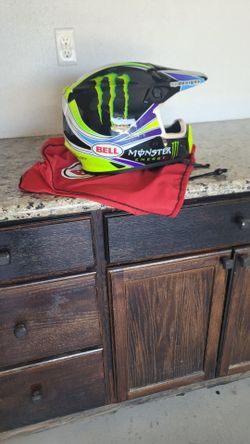 Motorcycle helmet