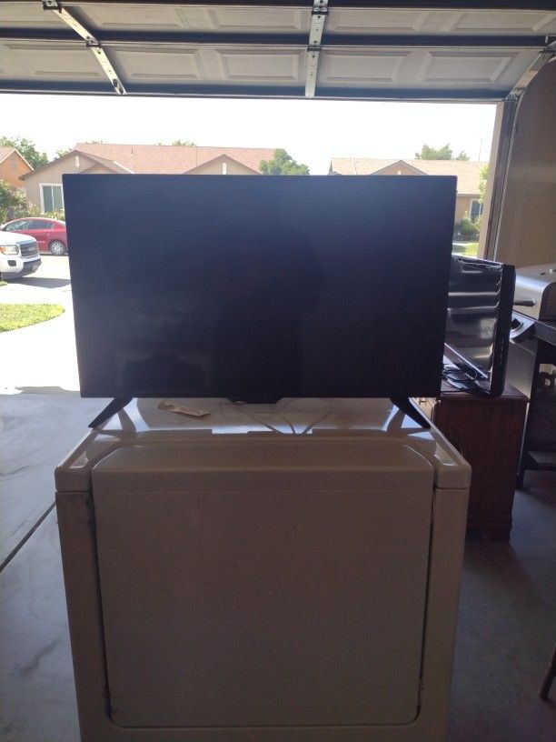 Insignia 32 in TV