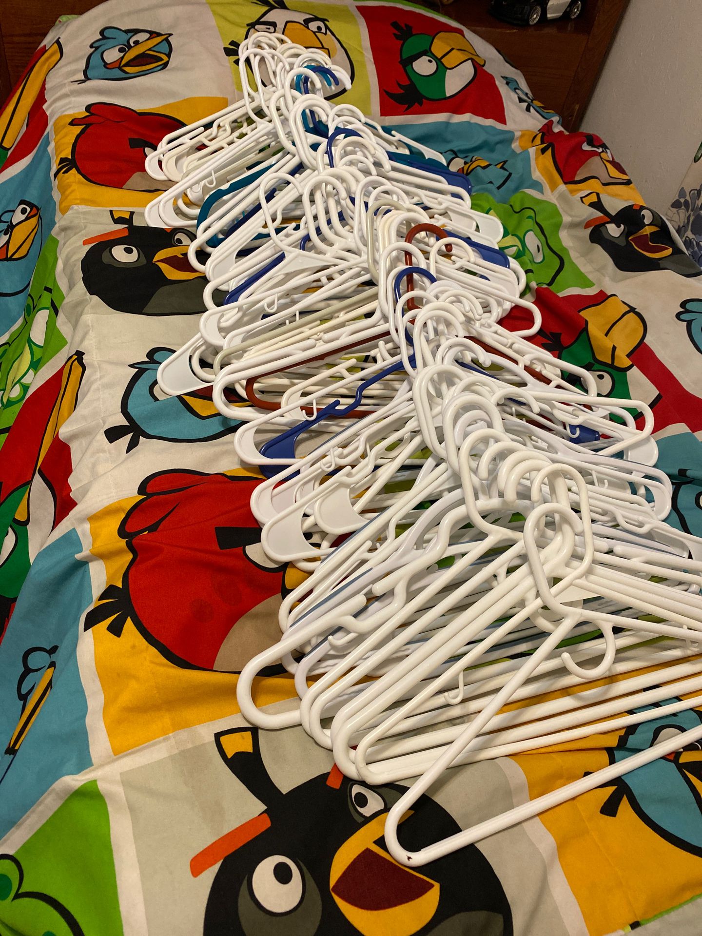 Clothes hanger in good condition 89 piece