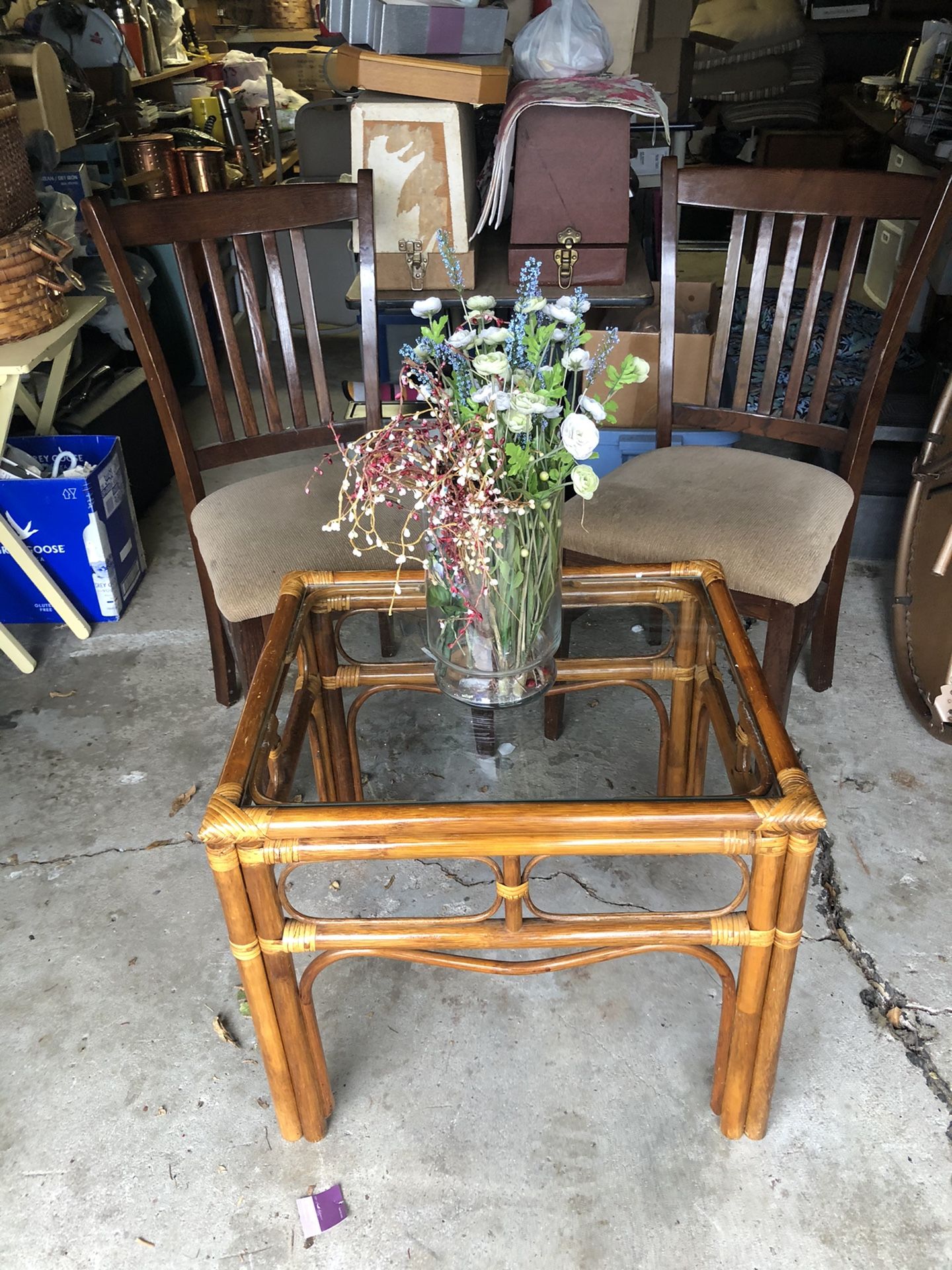 Wicker Table With clear Glassand2 Chairs I Will Include Flower Vaze.