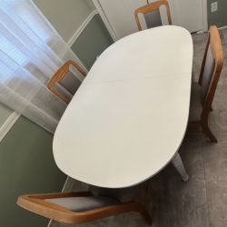 Dining Room Table And Chairs 