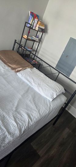 Mattress (with or w/o bedframe)