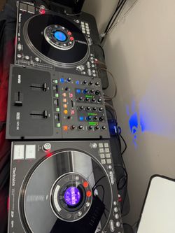 Rane 61,  a pair of Technics SLDZ 1200 + cases