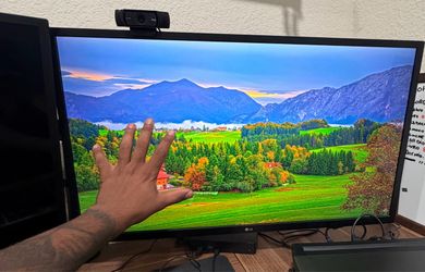LG 32” Full HD IPS Monitor – 2 Available + Dual Monitor Arm