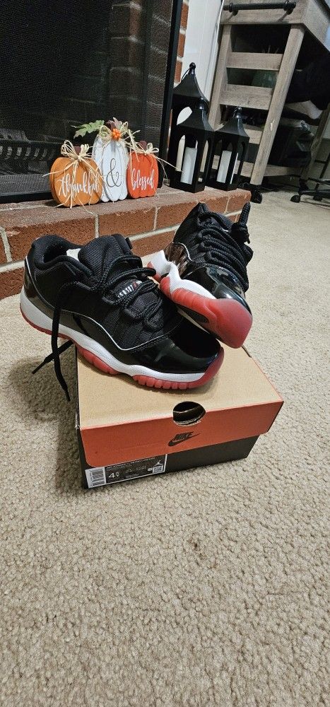LIKE NEW JORDAN 11 LOW SIZE 4.5 YOUTH