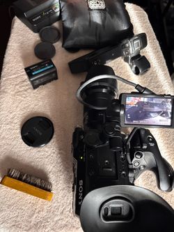 Sony PXW-FS7 4K Cinema Camera + Lens, Manfrotto Tripod & Audio Kit