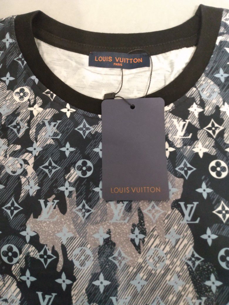 BRAND New Louis Vuitton Monogram Bandana Short-Sleeved Shirt (Size: Medium)  for Sale in Valley Stream, NY - OfferUp