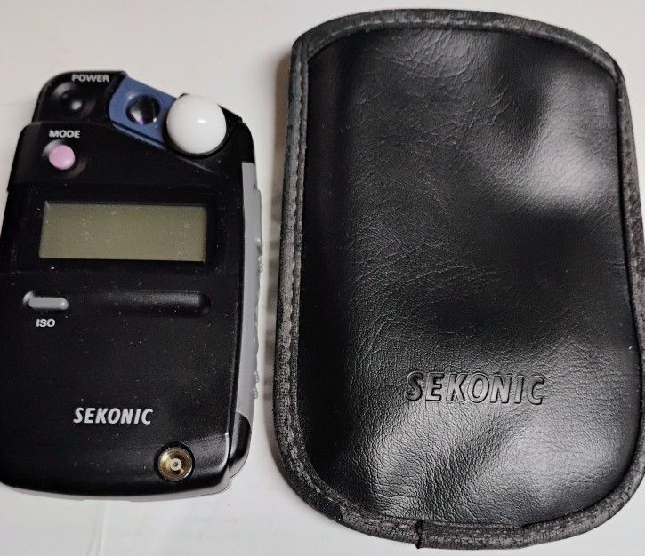 SEKONIC L-308B FLASHMATE LIGHT METER WITH LEATHER CASE