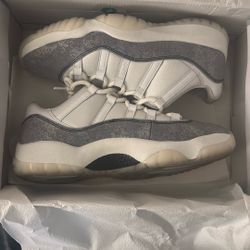 Jordan 11s Retro Low CNY