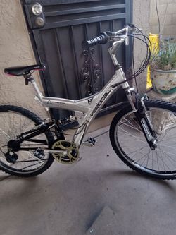BIKE VERTICAL ALUMINUM TIRES SIZE 26 READY TO RIDE