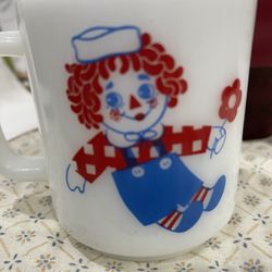 Raggedy Ann And Raggedy Andy Milk Glass Cup 