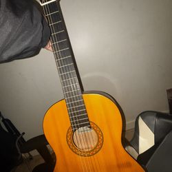 Guitar - Yamaha C40 