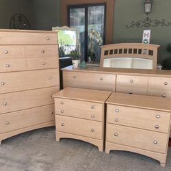 Gorgeous Bedroom Set 