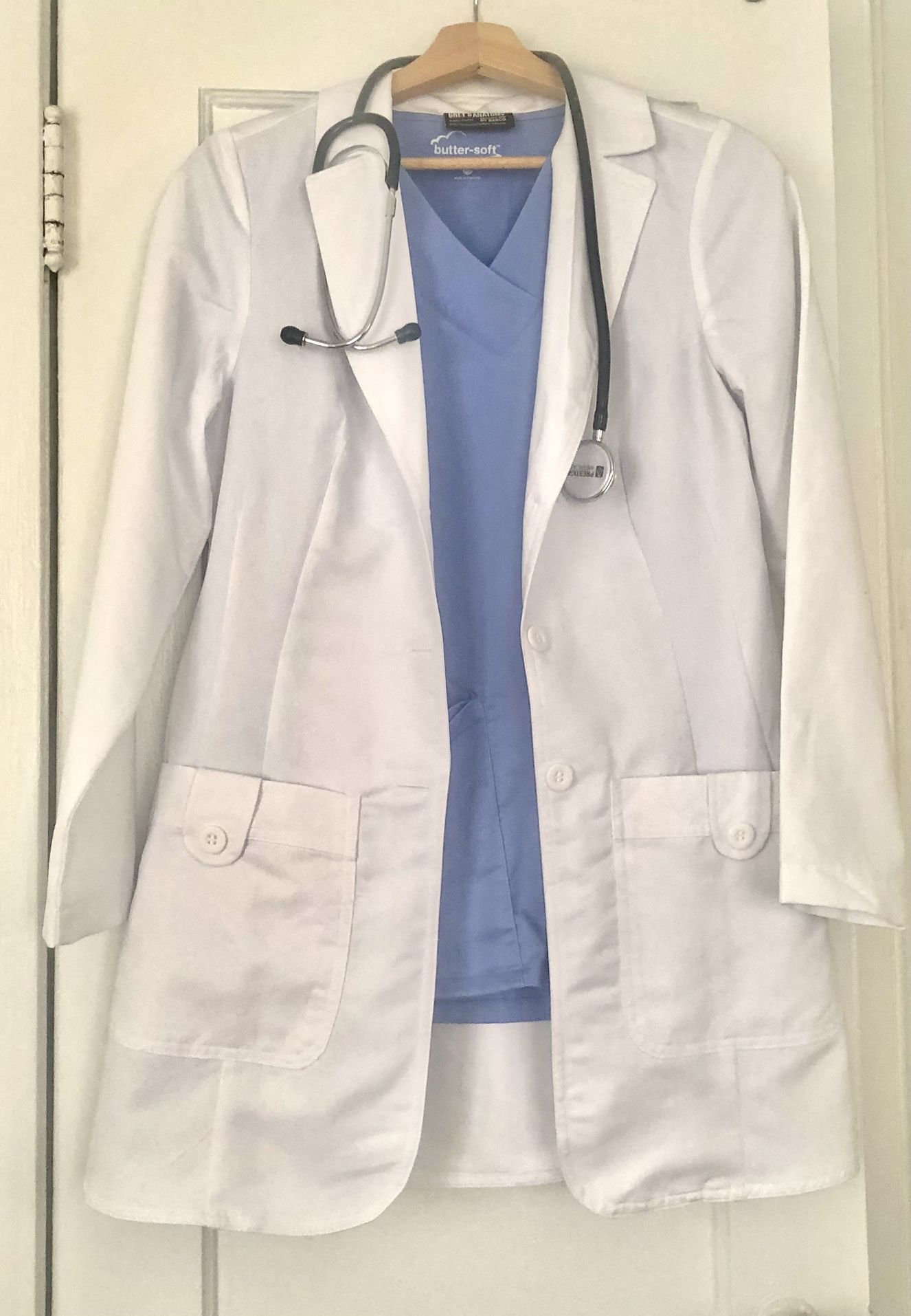 Women’s Doctor’s / Nurse Scrubs Uniform / Costume