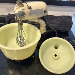1930s Hamilton Beach Model C Electric Mixer (w/ Large and Juicing Bowl) Works