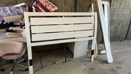 Quuen bed frame