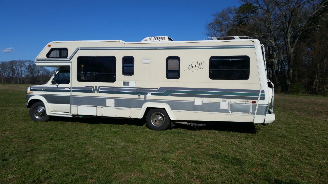 SERIOUS INQUIRIES ONLY!!! RV 1990 Minnie Winnie Winnebago motorhome 27ft excellent condition