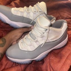 Jordan 11 Retro Low Cement Gray 