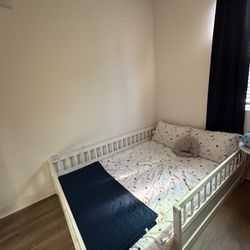 Full Size Toddle Floor Bed 
