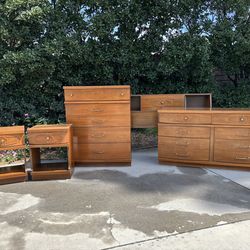Vintage Mid-Century Modern Bedroom Set – Broyhill