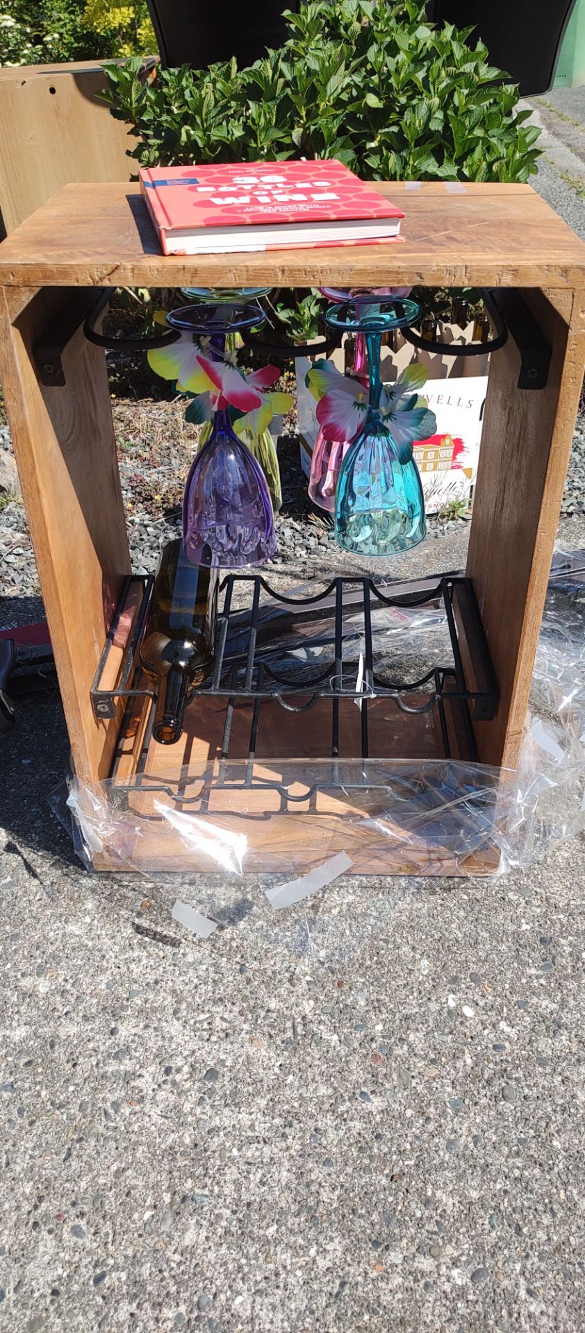Small wine rack with glasses