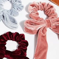Free People • Velvet Scrunchie Pink