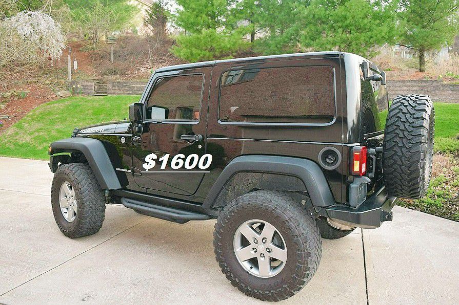 Selling a gently used 2010 Jeep Wrangler-4WD 