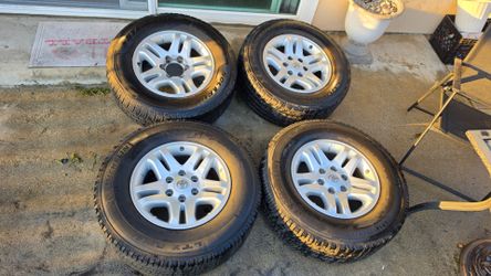 Toyota Tundra OEM Alloy Wheels with Tires – Set of 4 - 265/65r17