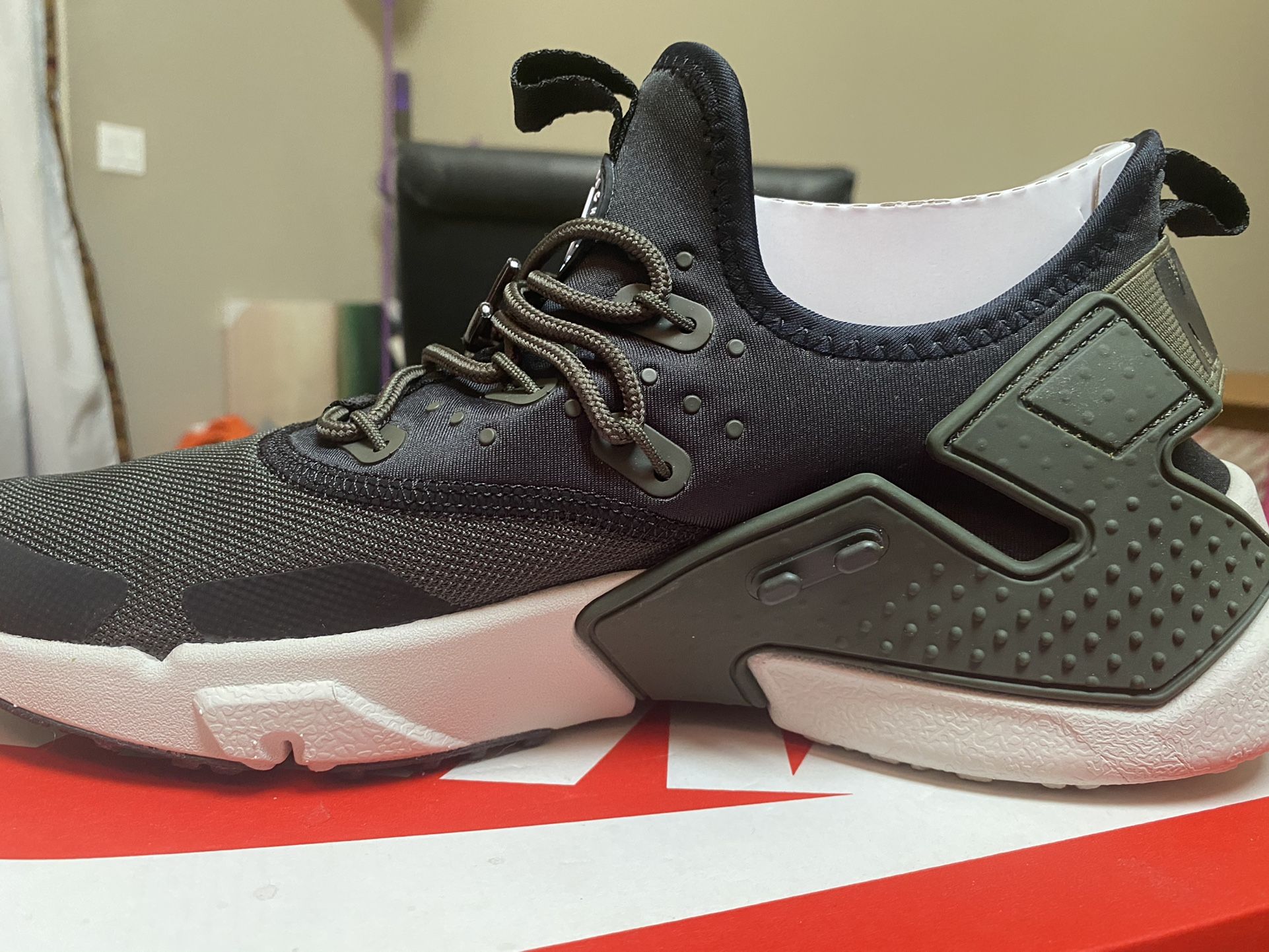 Brand New NIKE AIR HUARACHE DRIFT