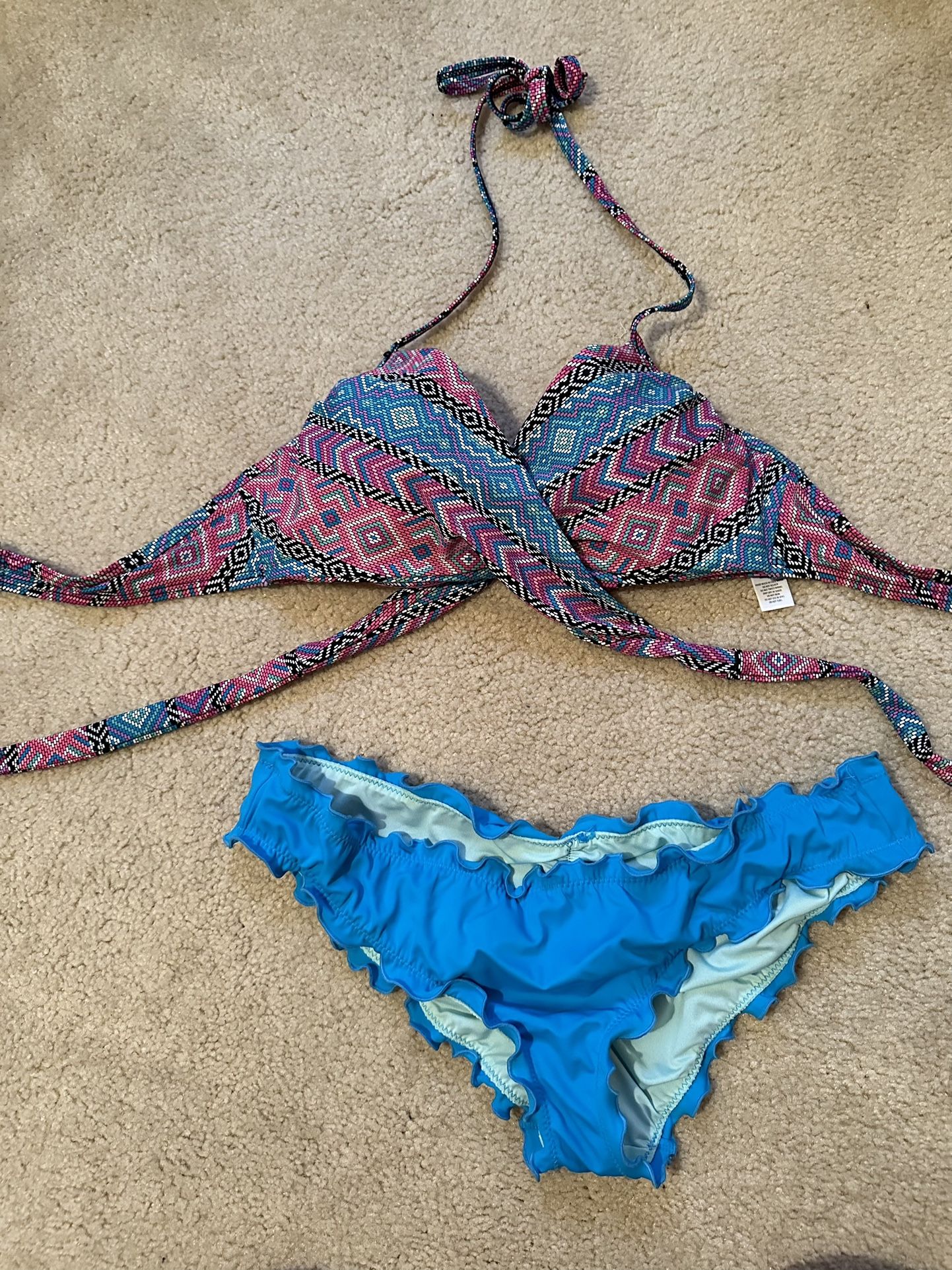 Macy’s Sundaze geometric pattern bikini, size 34C top, large bottom