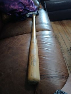 Genuine Carl Yastrzemski Signed Louisville Slugger Wooden Baseball Bat