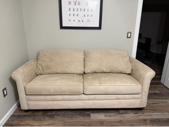 Queen sleeper sofa/pullout couch