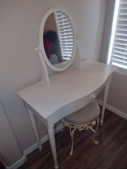 Beautiful Vanity with stool