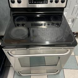 Ge Electric Stove Stainless Steel ( Delivery Available)