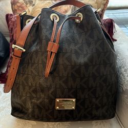 LARGE DRAWSTRING MICHAEL KORS BAG