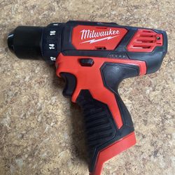 Milwaukee M12 12V Lithium Ion Cordless 3/8 “ Drill/Driver  TOOL ONLY