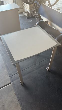 New Small table with wheels