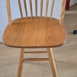 Windsor Swivel Barstool Chair - Beautiful, Like New. 