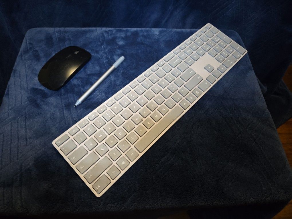 Microsoft Accessories (Wireless Keyboard And Pen)