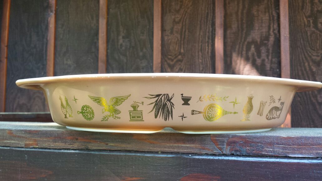 Vintage Pyrex American Heritage divided dish