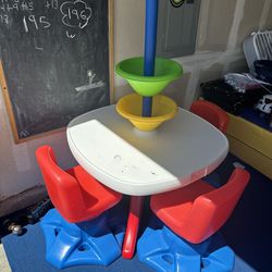 Step 2 Kids Art Table With 3 Little Tikes Chairs