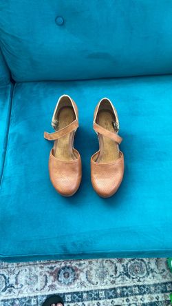 Women’s heeled shoes