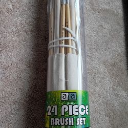 24 Piece Brush Set With Roll Up Canvas  New In Package