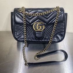 Gucci GG Marmont Shoulder Bag - Medium Black Leather