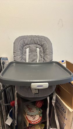 Baby feeding chair