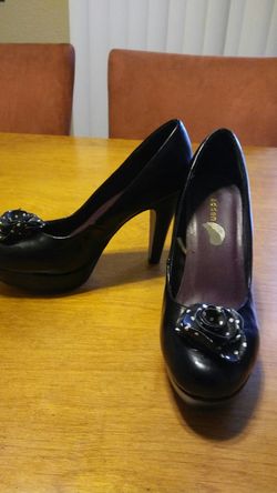 Madden Heels Size 8 NEW!