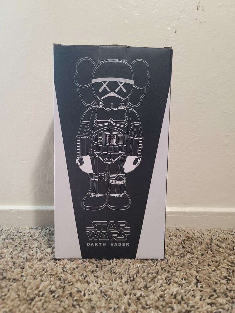 Starwars Kaws Statue