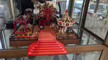 Maisto Santas Holiday Wonderland Animated Musical Display Needs Fuse Replacement to power on